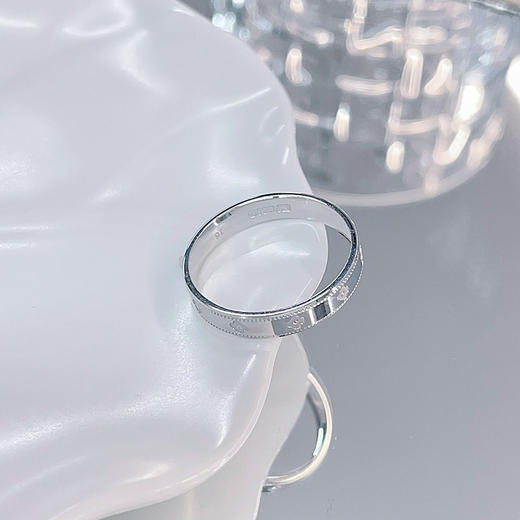 【限时8.8折】【线上铂金馆】PT950 铂金实心固口四叶草纹圈戒万花筒圈戒（面宽约3.3-3.7mm）(PTJZ00010)预售产品下单后不退款不退货不换货不补差价) 商品图3