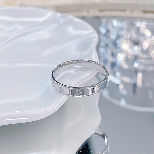 【限时8.8折】【线上铂金馆】PT950 铂金实心固口四叶草纹圈戒万花筒圈戒（面宽约3.3-3.7mm）(PTJZ00010)预售产品下单后不退款不退货不换货不补差价) 商品图2