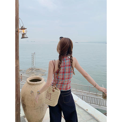 <曾小咸推荐>辣妹纯欲设计扭结挂脖格子背心 商品图4