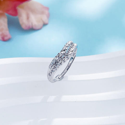 【限时8.8折】【线上铂金馆】PT950 【国际铂金协会】铂金空心活口戒指百搭时尚双V仿钻活口女戒(ACPTJZ00014)预售产品下单后不退款不退货不换货不补差价) 商品图2