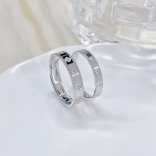【限时8.8折】【线上铂金馆】PT950 #情侣日常 铂金实心活口戒指幸运四叶草图案情侣戒万花筒对戒/对(PTQLJ00008)预售产品下单后不退款不退货不换货不补差价) 商品图1