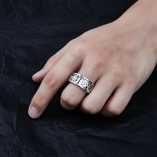 【限时8.8折】【线上铂金馆】【男戒】PT950 【国际铂金协会】铂金转动齿轮个性固口男戒（面宽约9.5-10.5mm）(BNJ00027)预售产品下单后不退款不退货不换货不补差价) 商品图2