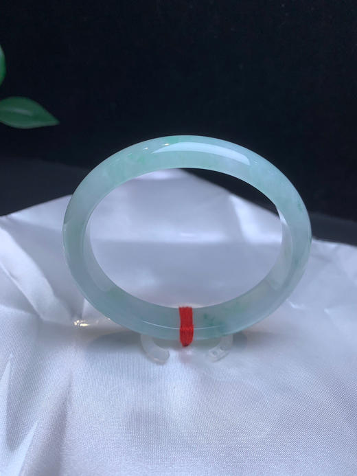 620061，56.7冰飘花贵妃，整体清新干净， 很秀气，飘星星点点的绿花，润润的 均匀 商品图1