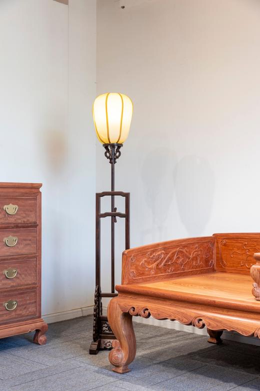 红桥红  家具严选  缅甸花梨（大果紫檀）【双龙捧寿 卷珠腿罗汉床】空间搭配 商品图3