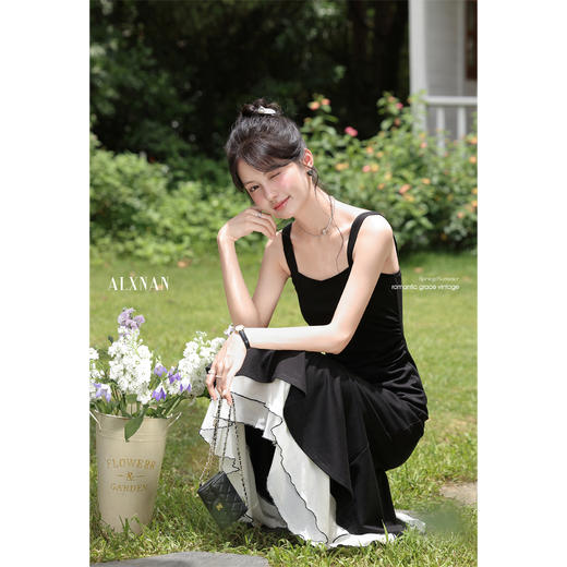 鹿向南「南法假日」法式气质拼接女连衣裙夏季收腰黑色吊带长裙子 商品图3