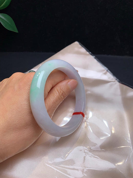 620060，60.7 带绿底手镯，整体底子非常细腻 一大截带绿底色，室内带淡紫，清新甜美 商品图5