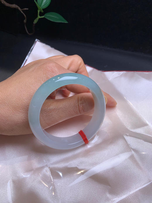 620063，52 冰润特色黄夹绿，条形好，一大截绿底，带特色黄翡，整条润润的，均匀干净 商品图5