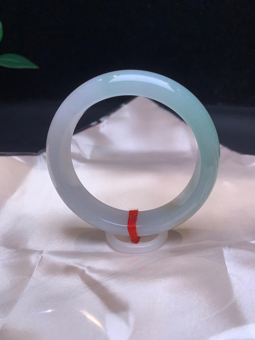 620063，52 冰润特色黄夹绿，条形好，一大截绿底，带特色黄翡，整条润润的，均匀干净 商品图0