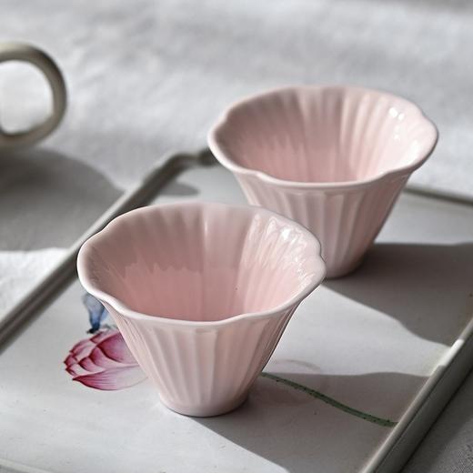 「景德镇玉泥樱粉釉花口喇叭杯」小号陶瓷家用白瓷高温颜色釉品茗杯 商品图1