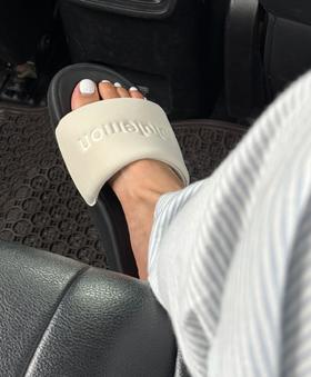 贵值得从未体验过的舒适lulu Restfeel Slide凉拖