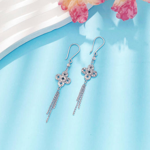 【限时8.8折】PT950 #招财纳福 【国际铂金协会  精品】铂金镂空财源滚滚金丝流苏铜钱造型金币耳饰耳吊耳钩(BES00269)预售产品下单后不退款不退货不换货不补差价) 商品图1