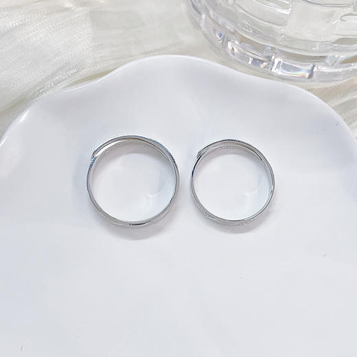 【限时8.8折】【线上铂金馆】PT950 #情侣日常 铂金实心活口戒指鱼鳞斜纹圈戒情侣戒对戒/对(PTQLJ00001)预售产品下单后不退款不退货不换货不补差价) 商品图3