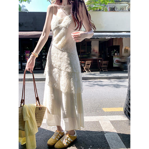 <曾小咸推荐>法式温柔风蕾丝显瘦吊带连衣裙 商品图0