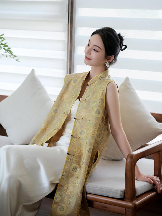 盛唐婧 |真丝宋锦花罗圆形花卉长马甲 商品图2