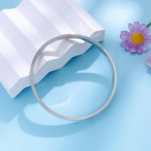 【限时8.8折】【线上铂金馆】PT950 #碎碎冰 【国际铂金协会】铂金空心固口手镯樱花碎碎冰手镯（面宽约4.7-5.1mm，厚约2.1mm）(BSZ00142),预售4-7天发货，一经下单不支持退款 商品图1