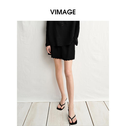 VIMAGE纬漫纪松弛感阔腿宽松垂感简约高腰醋纤短裤2025夏季新款V2305926 商品图3