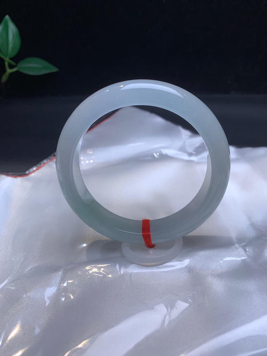 620065，54.8冰底种水镯，冰底，纯净清爽，有一截带些底色 商品图2