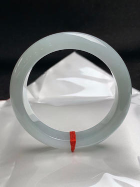 620067，55.2圈口，糯冰淡晴底正圈平安镯，底色清爽，水润细腻