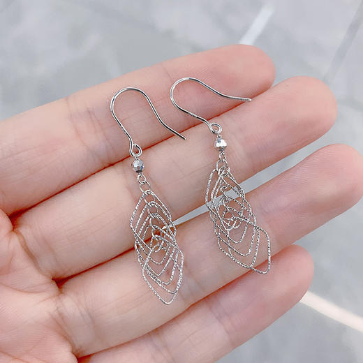 【限时8.8折】【线上铂金馆】PT950 #绕线 【国际铂金协会 精品】铂金镂空绕线复古几何菱形耳饰耳吊耳钩(BES00256)预售产品下单后不退款不退货不换货不补差价) 商品图3