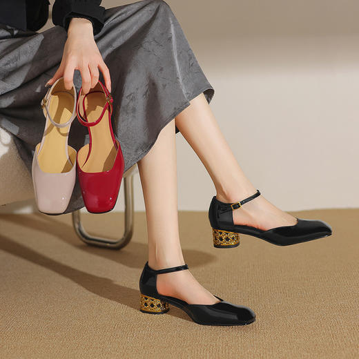 【预售5天】头层牛漆皮新款法式复古方头粗跟玛丽珍鞋女中空包头凉鞋ZF&25045 商品图4