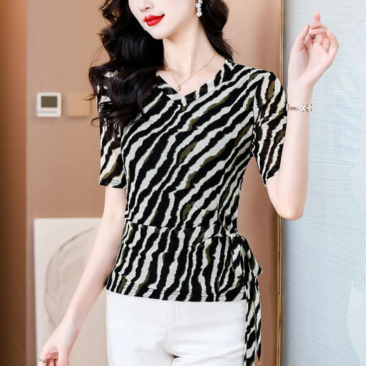 KQLB12N2820 2025夏新款时尚精致V领系带气质显瘦妈妈修身小衫设计感时尚上衣 商品图0
