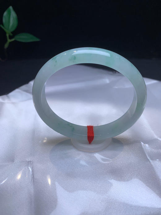 620061，56.7冰飘花贵妃，整体清新干净， 很秀气，飘星星点点的绿花，润润的 均匀 商品图0