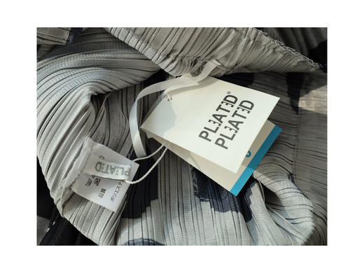 直发 柜上1800+三宅 气质波点半身裙中长款 褶皱花苞裙 商品图3