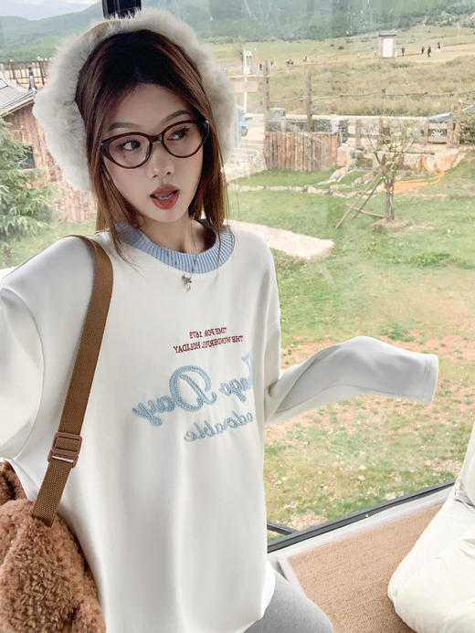 <曾小咸推荐>现货秒杀 ！微信超特价！2色字母绣花加绒T恤 日常139.99 立减60 秒杀79.99！！ 商品图5