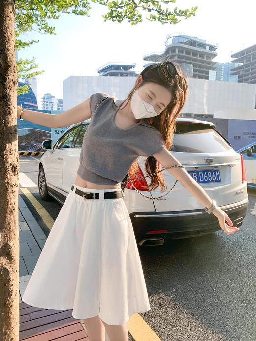 <曾小咸推荐>灰色u领针织正肩短袖t恤女+白色半裙 商品图7