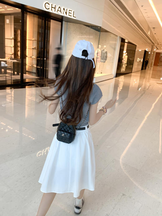 <曾小咸推荐>灰色u领针织正肩短袖t恤女+白色半裙 商品图6