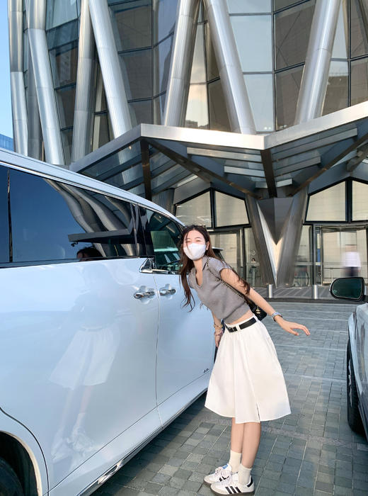 <曾小咸推荐>灰色u领针织正肩短袖t恤女+白色半裙 商品图12