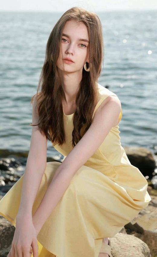 ✨【法式方领嫩黄色连衣裙】巨显白！我想好了七月份旅游就穿这件，实物巨显贵‼工人做的两眼冒金星💫货很牛！就是慢！后面返单不要催哦～ 商品图5