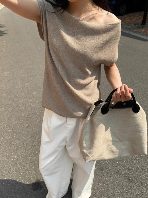 独家高货​🔥出口法国订单【法式老钱风上衣】3种穿法!插肩袖遮肉显瘦❗立体剪裁不对称！斜肩一字两穿针织小衫 · 麻本色 商品图4