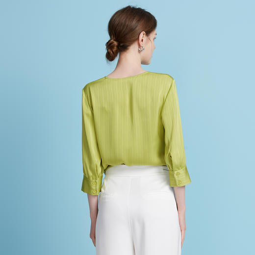 EITIE爱特爱春季新款设计感小众修身气质V领显瘦小上衣7713411 商品图5