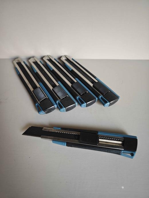 【货号00122】卡玛顿美工刀壁纸刀裁纸刀加厚包胶手柄 商品图3