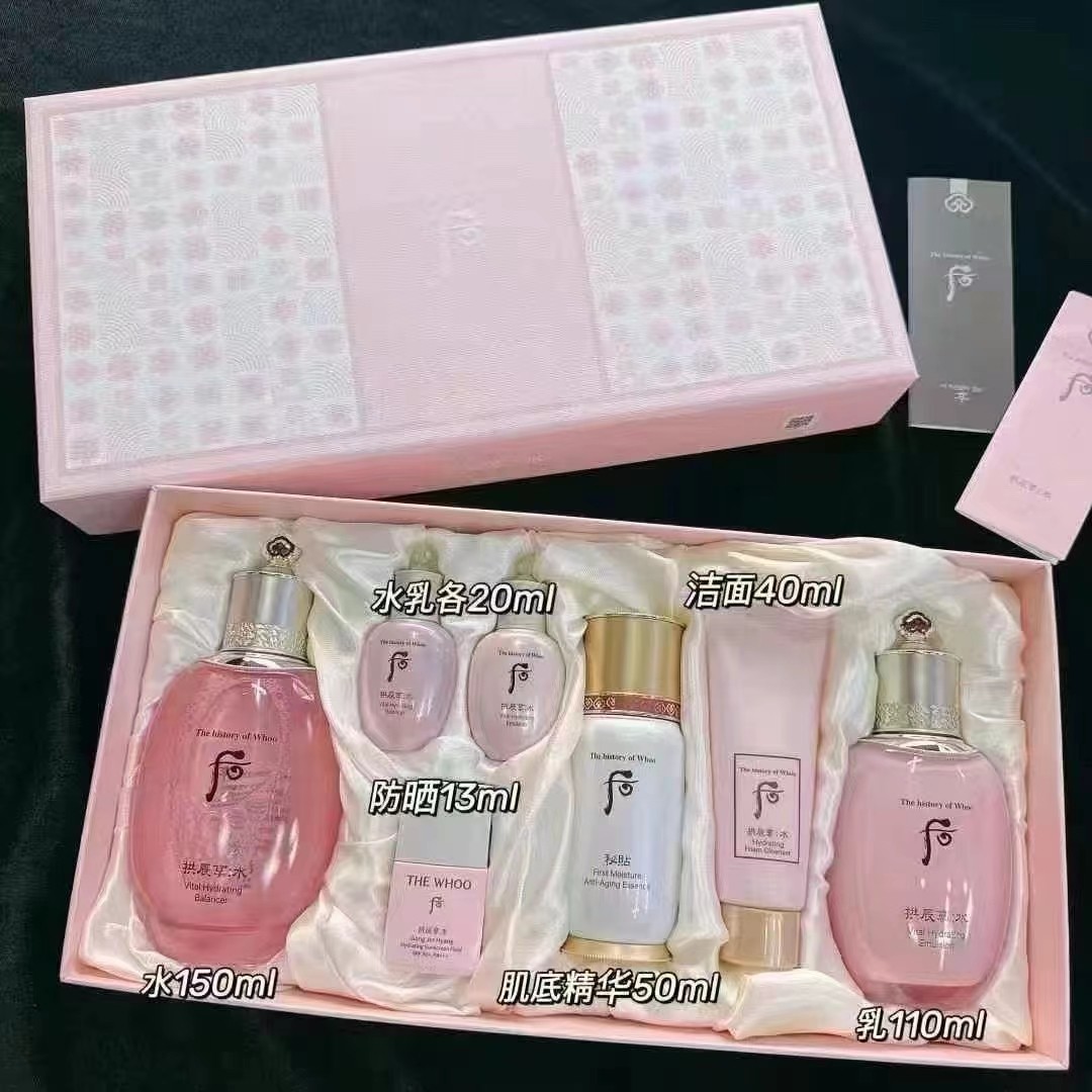 WHOO后水妍7件套（水150ml➕乳110ml➕精华50ml➕防晒13ml➕洁面40ml➕水乳各20ml）▪企划版
基础护肤，侧重保湿、补水美白。20－50岁，属于超级补水型，不油腻适合夏天使用