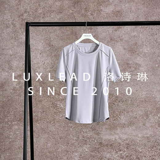 「开团福利-旗舰店售价129元 老顾客福利价69元」「两件减5元 」洛诗琳夏季新款V领鱼骨短袖t恤女2025夏季正肩修身外穿罗纹棉打底设计感上衣62853(7天左右发货) 商品图3