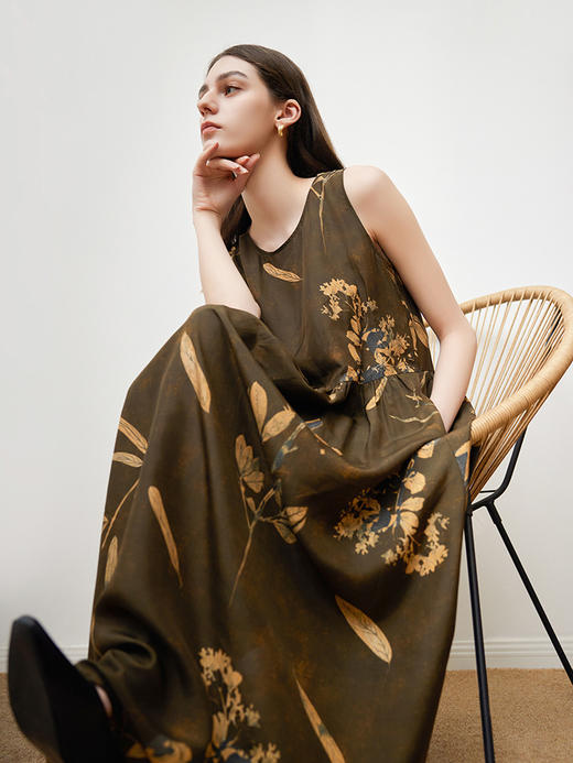 【无袖拼接真丝连衣裙】25年夏季新品100%桑蚕丝印花圆领无袖中长款裙子 商品图0