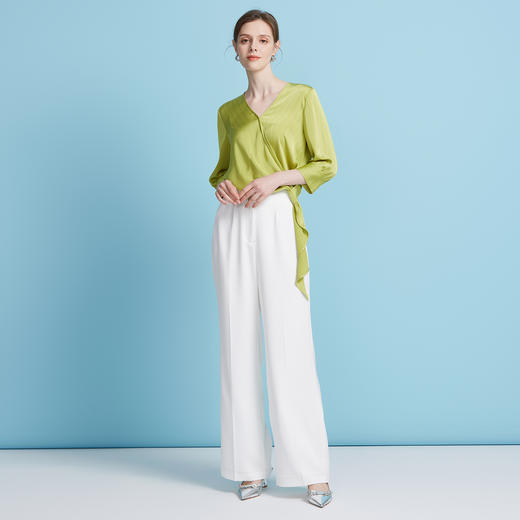 EITIE爱特爱春季新款设计感小众修身气质V领显瘦小上衣7713411 商品图1