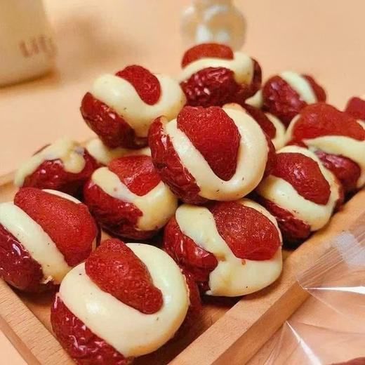 【太好吃啦❗草莓奶香爆满】新疆红枣×草莓夹心泡芙， 每一口都是软糯Q弹的甜蜜暴击，草莓夹心泡芙独立包装红枣新疆果脯蜜饯奶芙枣QQ 商品图1