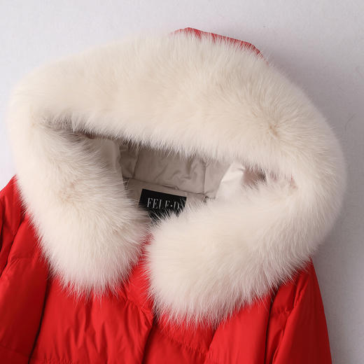 FLD8276613081 飞拉丹顿FeLe·d2019新款女式长款狐狸毛帽领时尚羽绒服外套 商品图2