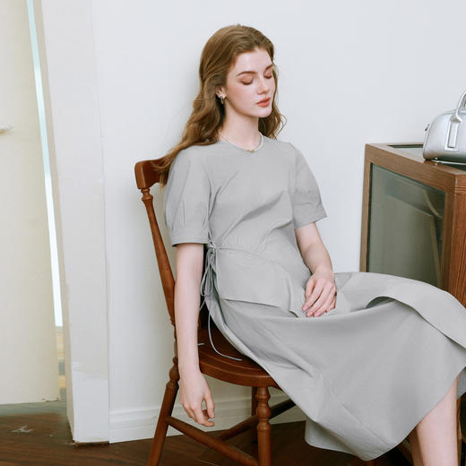 【商场同款】诗凡黎不规则抽褶连衣裙2025夏新款中长裙3G4290151 商品图4