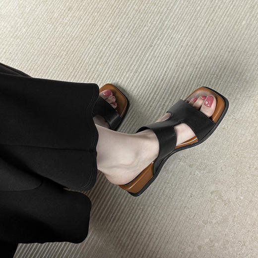 设计坡跟一字拖鞋女鞋！外穿2025夏季新款凉拖鞋度假拖鞋！ 商品图1