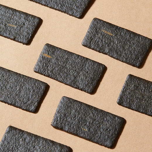 燕之坊黑松露八珍芝士薄脆饼干500g  黑芝麻休闲零食饼干独立包装伴手礼铁盒装 商品图3