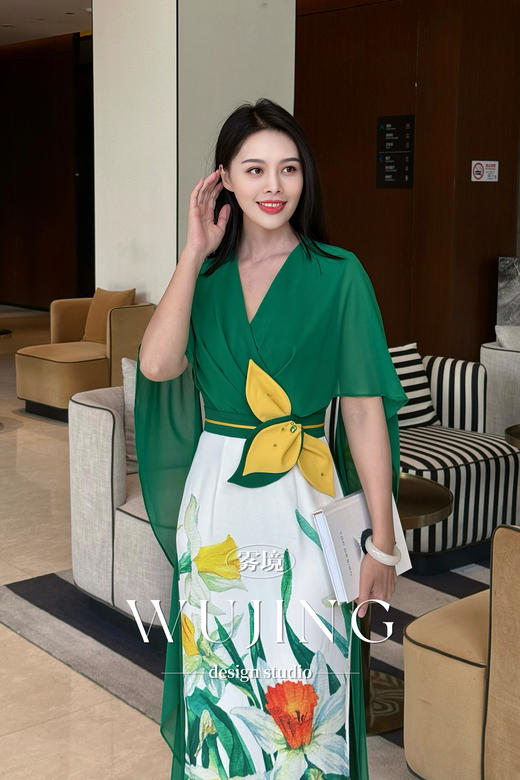 3205101 浮岚暖翠 进口纹理蜂窝缎定位印花/韩国进口水晶乔其纱连衣裙 雾境 商品图5