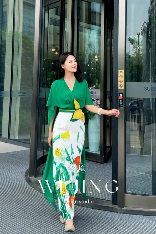 3205101 浮岚暖翠 进口纹理蜂窝缎定位印花/韩国进口水晶乔其纱连衣裙 雾境 商品图2