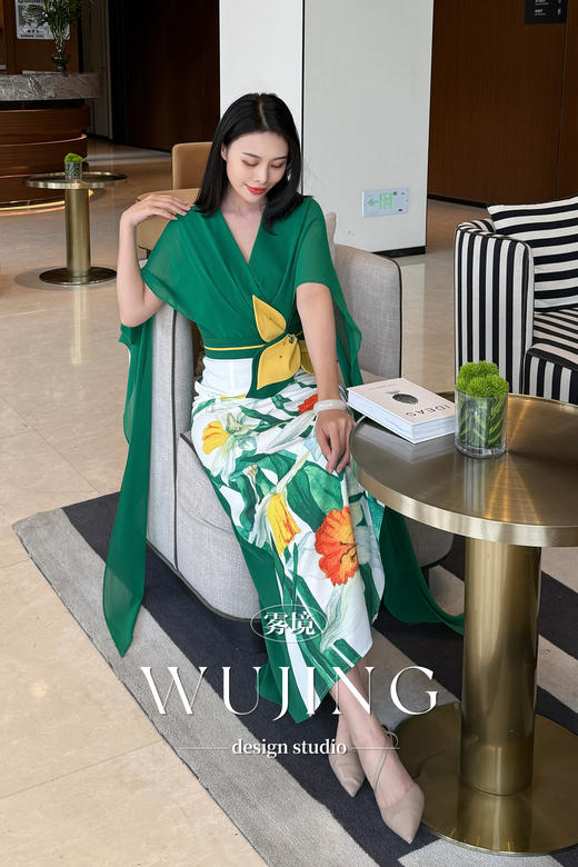 3205101 浮岚暖翠 进口纹理蜂窝缎定位印花/韩国进口水晶乔其纱连衣裙 雾境 商品图6