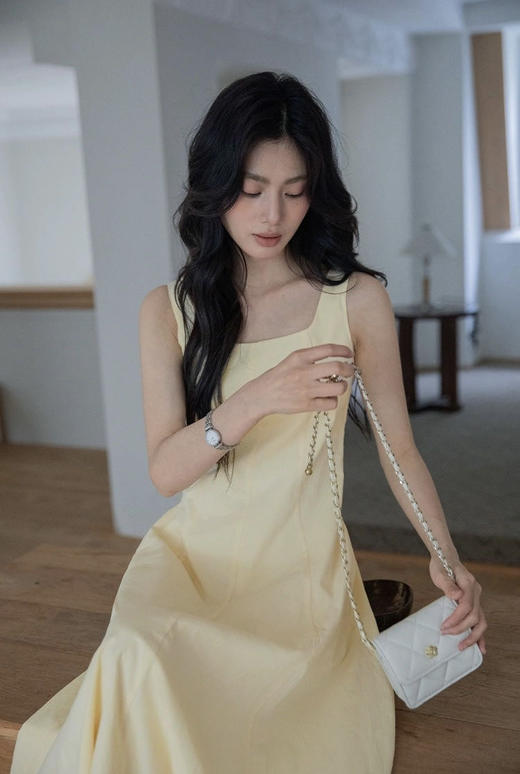✨【法式方领嫩黄色连衣裙】巨显白！我想好了七月份旅游就穿这件，实物巨显贵‼工人做的两眼冒金星💫货很牛！就是慢！后面返单不要催哦～ 商品图4