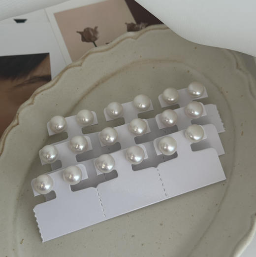 甄珠贝 馒头珠耳钉 11-12mm chao强光，基本无暇 喜欢大点位的姐妹们不要错过 925银针 商品图1