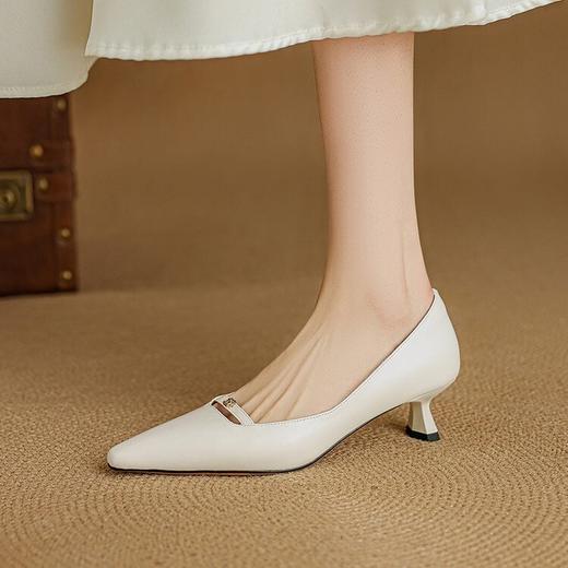 【预售5天】法式气质牛皮时装鞋女方头时尚米白色浅口单鞋酒杯跟女鞋DB&M6198 商品图2